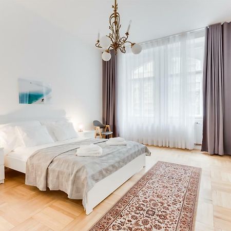 The Dancing House Residence, Two Bedroom Apartment With Balcony Near River! Prag Eksteriør billede