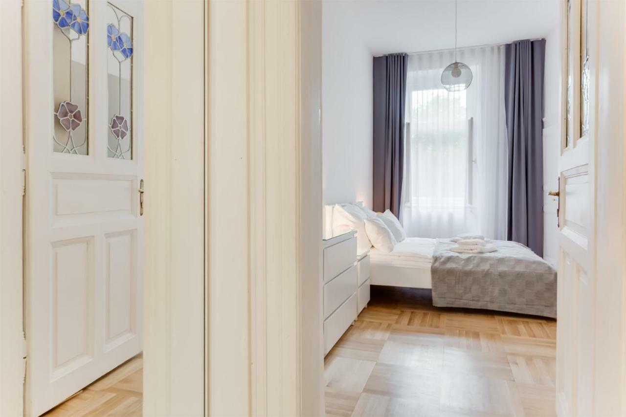 The Dancing House Residence, Two Bedroom Apartment With Balcony Near River! Prag Eksteriør billede
