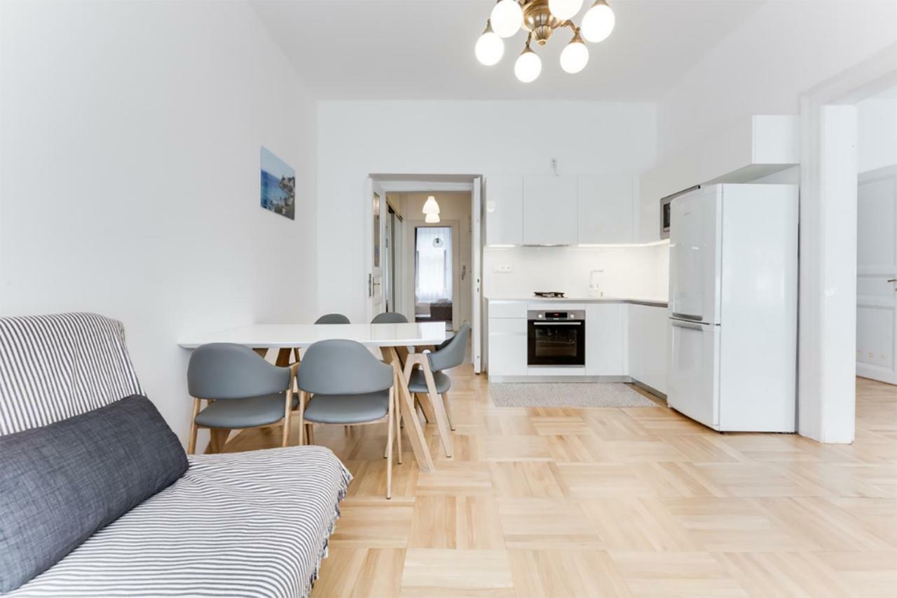 The Dancing House Residence, Two Bedroom Apartment With Balcony Near River! Prag Eksteriør billede