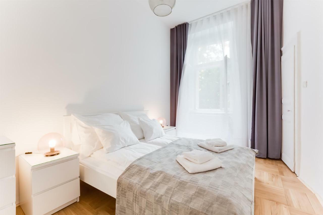 The Dancing House Residence, Two Bedroom Apartment With Balcony Near River! Prag Eksteriør billede