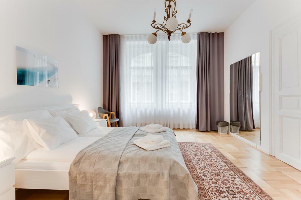 The Dancing House Residence, Two Bedroom Apartment With Balcony Near River! Prag Eksteriør billede