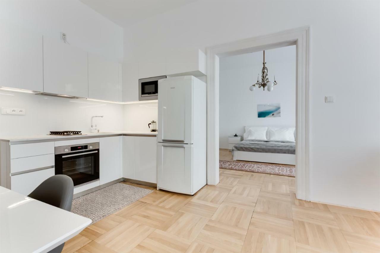 The Dancing House Residence, Two Bedroom Apartment With Balcony Near River! Prag Eksteriør billede