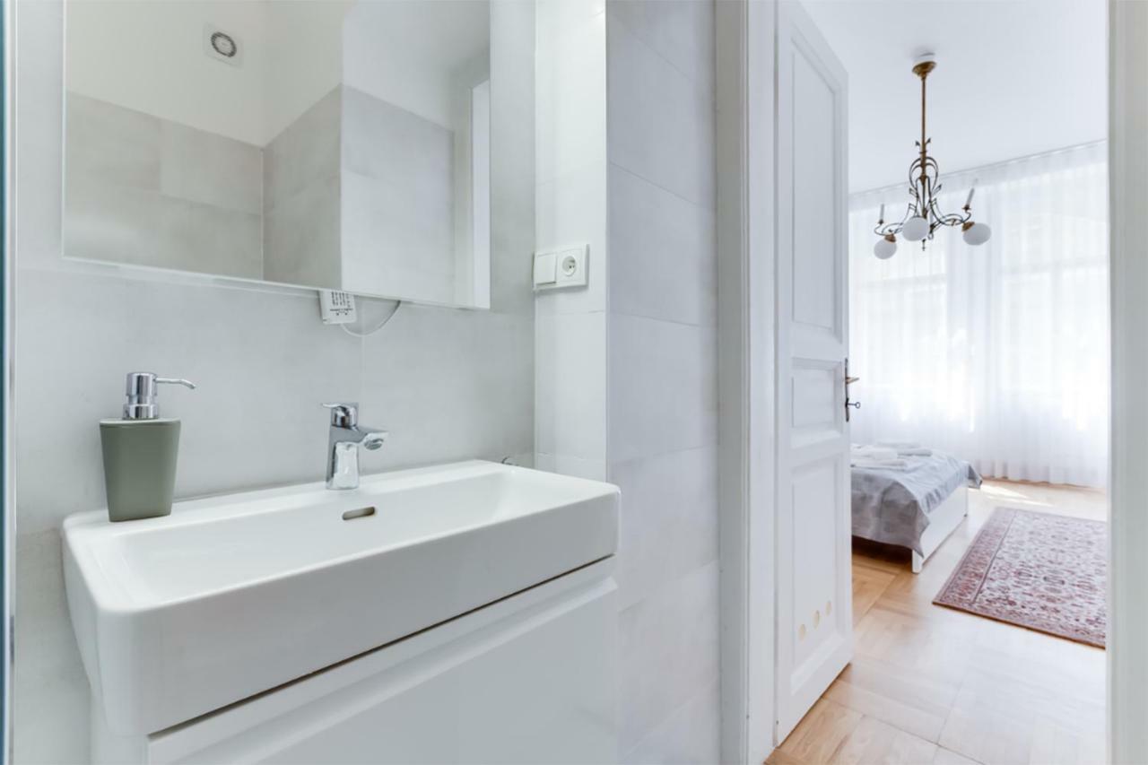 The Dancing House Residence, Two Bedroom Apartment With Balcony Near River! Prag Eksteriør billede