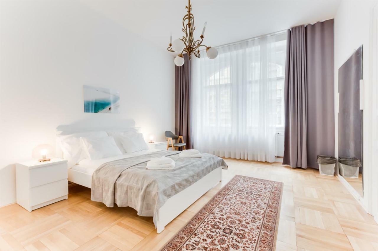 The Dancing House Residence, Two Bedroom Apartment With Balcony Near River! Prag Eksteriør billede