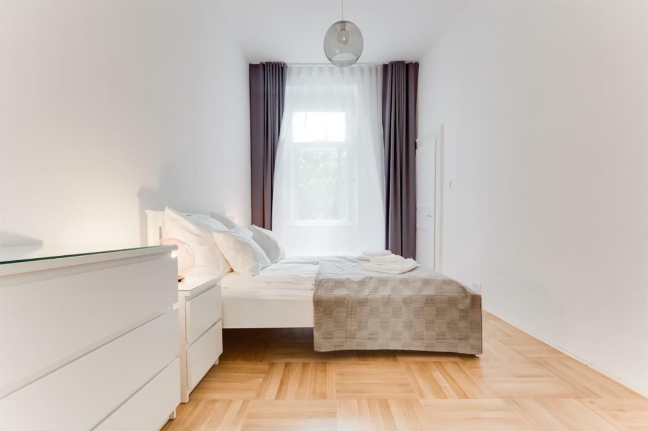 The Dancing House Residence, Two Bedroom Apartment With Balcony Near River! Prag Eksteriør billede