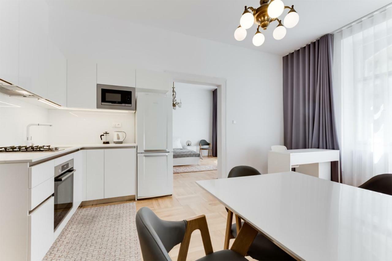 The Dancing House Residence, Two Bedroom Apartment With Balcony Near River! Prag Eksteriør billede